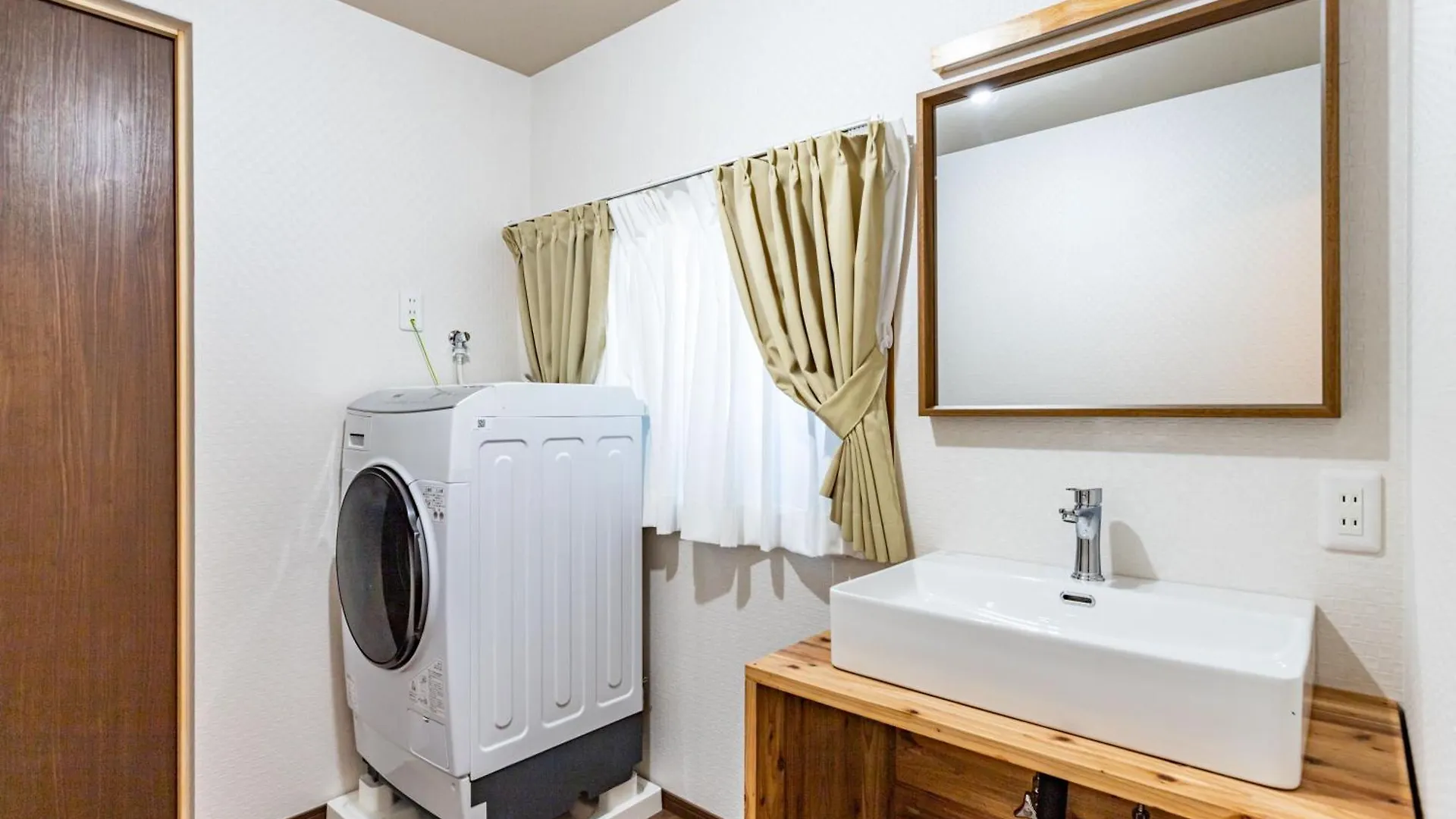 清水屋大阪西九条駅前 Apartment 0*, Osaka Japan